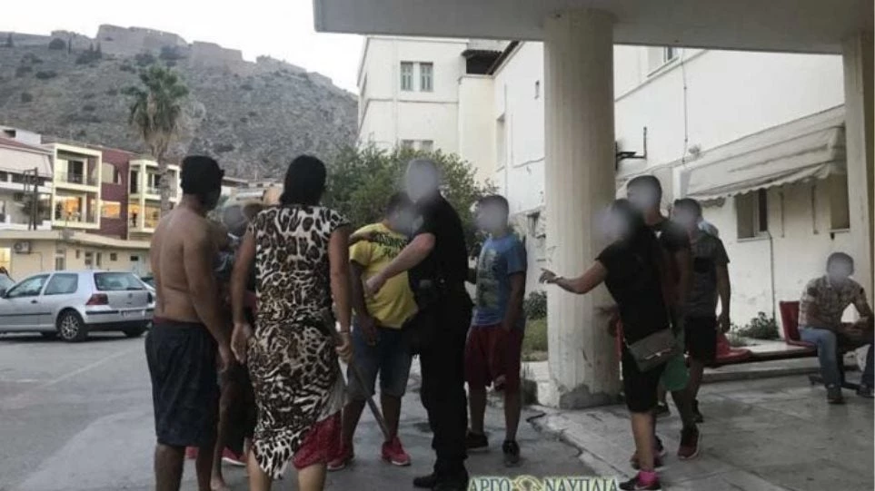 Ρομά ξυλοκόπησαν γιατρό στο νοσοκομείο Ναυπλίου (εικόνες)